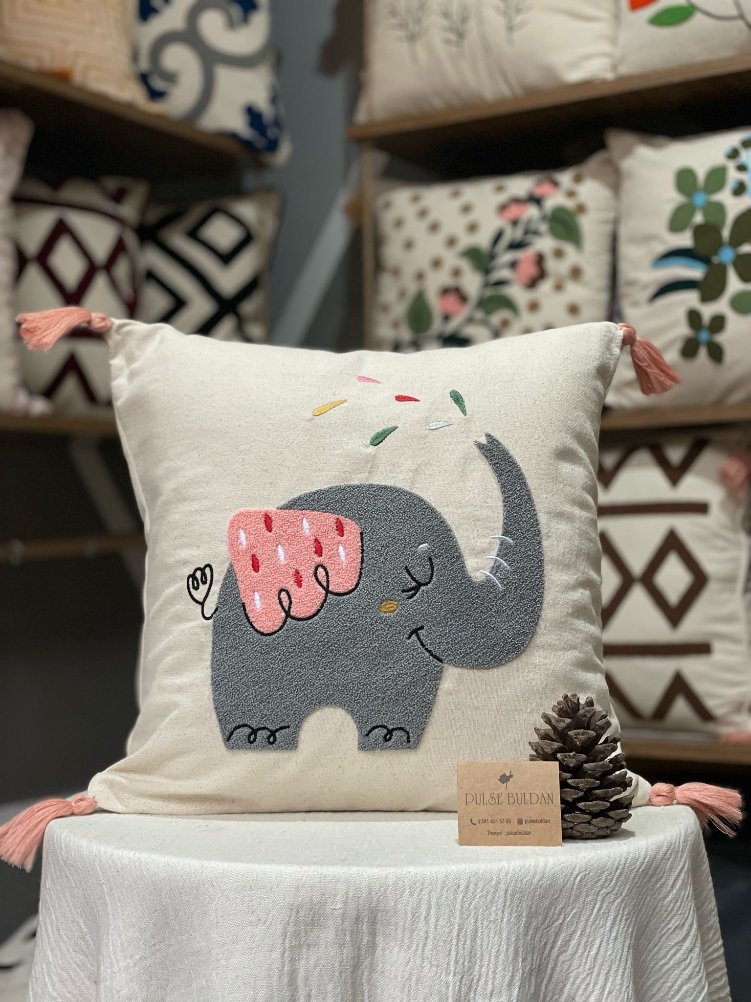 KIZ FİL ŞEMALI KIRLENT